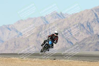 media/Dec-01-2025-Moto Forza (Mon) [[2daa91e15f]]/3-Beginner Group/Session 4 Turn 9/